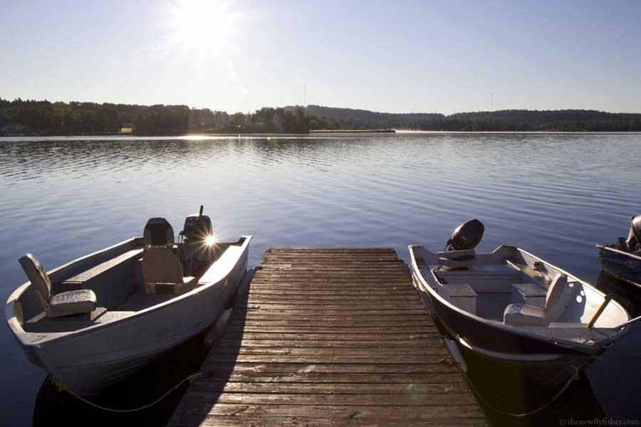 early-morning-on-the-lake-1900x600